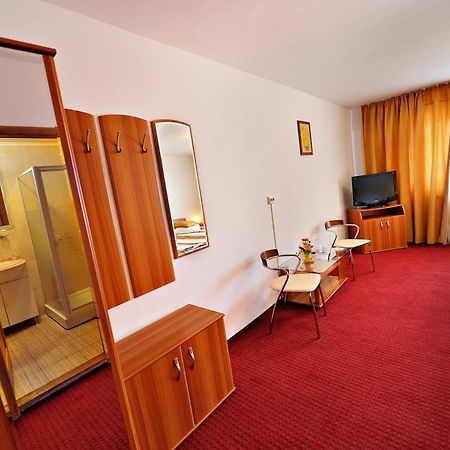 Motel Confort Floresti  Εξωτερικό φωτογραφία