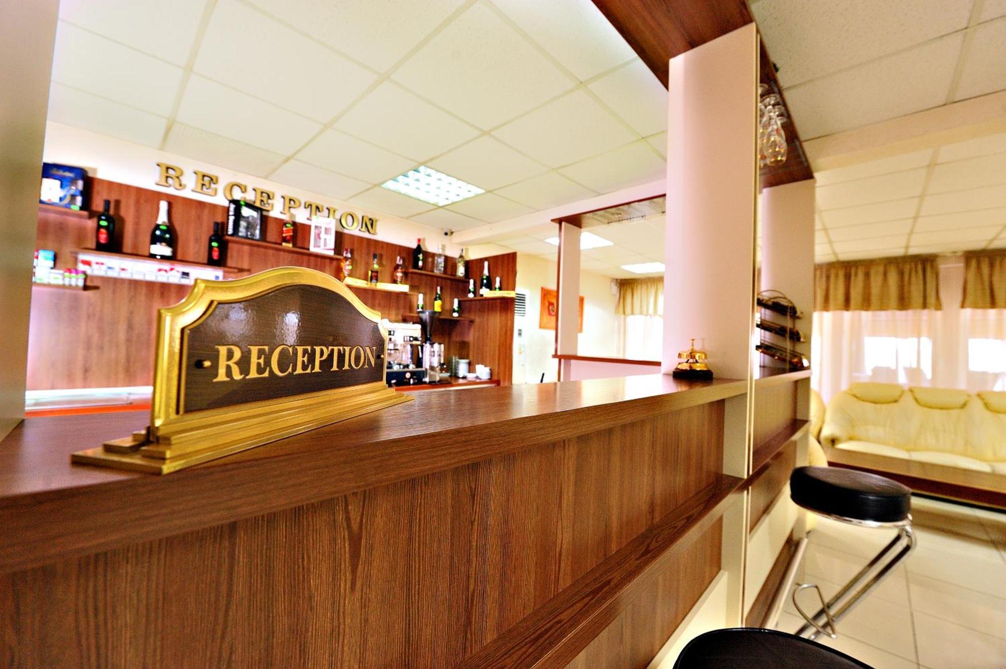 Motel Confort Floresti  Εξωτερικό φωτογραφία