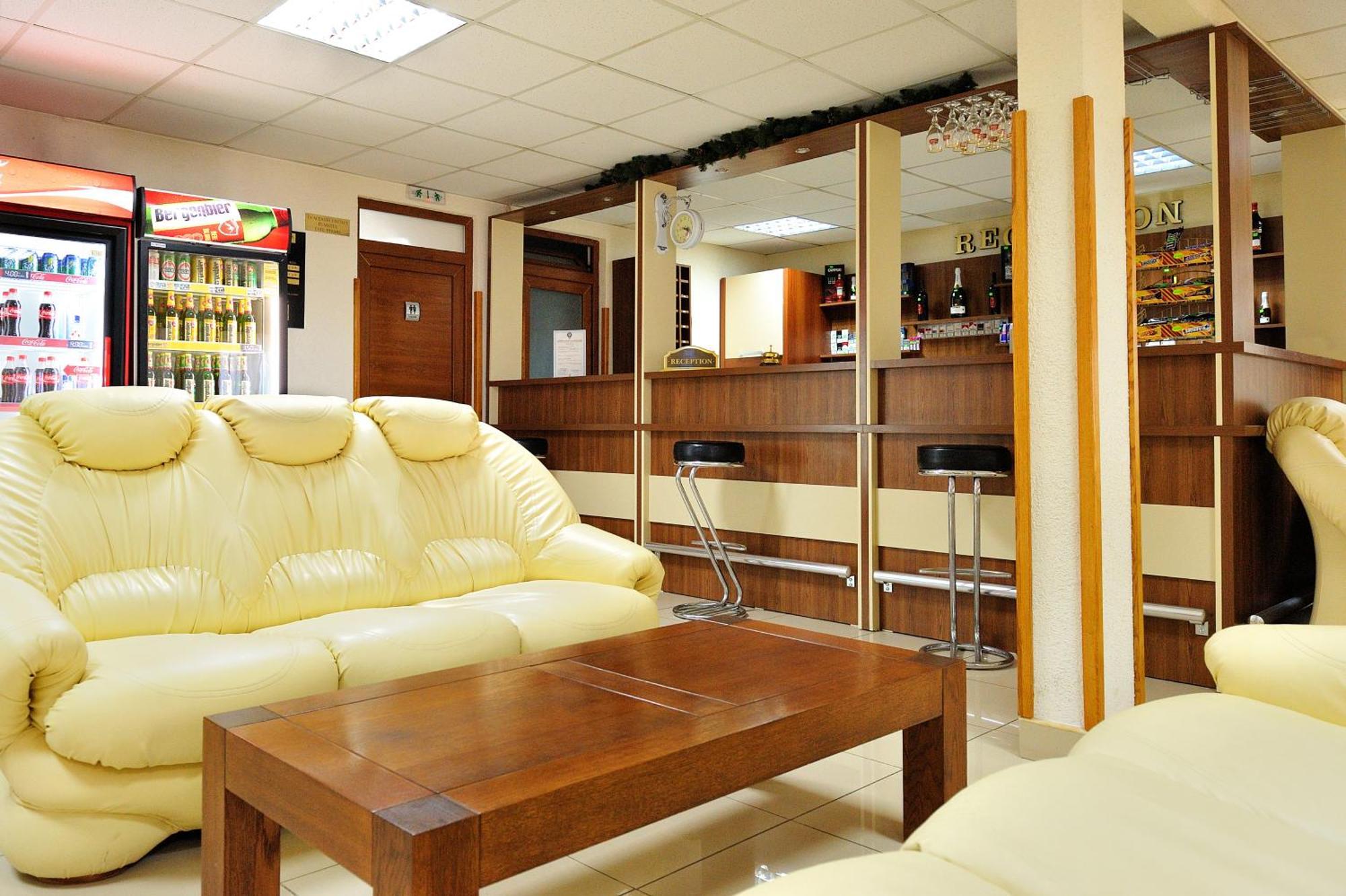 Motel Confort Floresti  Εξωτερικό φωτογραφία
